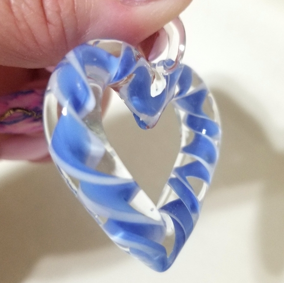 Light blue heart shaped glass pendant - Picture 2 of 3
